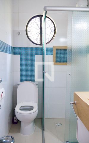 Casa para alugar com 300m², 3 quartos e 4 vagasBanheiro da Suíte 1