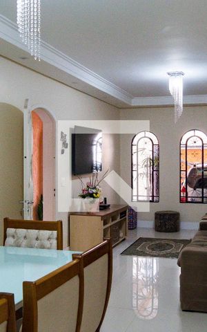 Casa para alugar com 300m², 3 quartos e 4 vagasSala