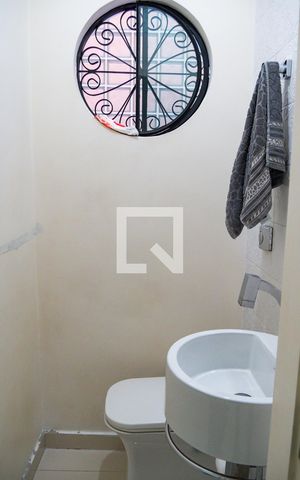 Casa para alugar com 300m², 3 quartos e 4 vagasLavabo