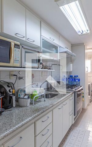 Apartamento à venda com 74m², 3 quartos e 1 vagaCozinha e área de serviço