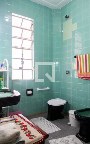 Casa à venda com 230m², 5 quartos e 3 vagas Casa à venda com 230m², 5 quartos e 3 vagasBanheiro
