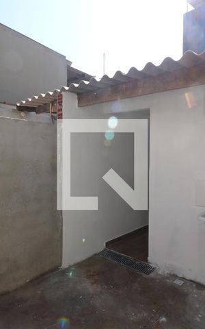 Casa para alugar com 65m², 2 quartos e sem vagaÁrea de Serviço