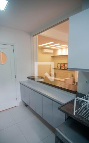 Apartamento à venda com 130m², 3 quartos e 1 vaga Apartamento à venda com 130m², 3 quartos e 1 vagaCozinha