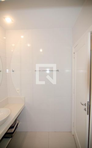 Apartamento à venda com 130m², 3 quartos e 1 vaga Apartamento à venda com 130m², 3 quartos e 1 vagaBanheiro