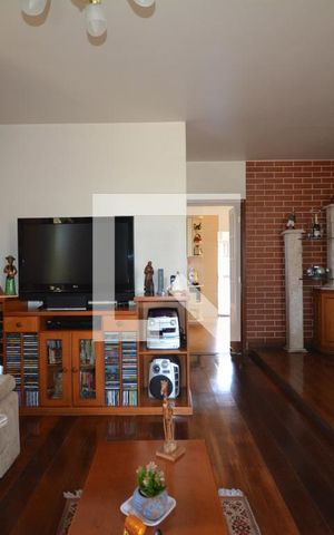 Casa à venda com 536m², 4 quartos e 2 vagasSala