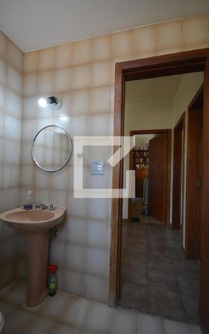 Casa à venda com 536m², 4 quartos e 2 vagasBanheiro social