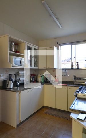Casa à venda com 536m², 4 quartos e 2 vagasCozinha