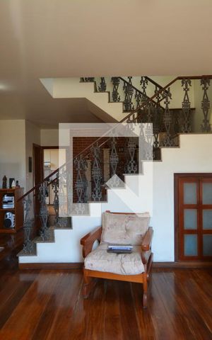 Casa à venda com 536m², 4 quartos e 2 vagasSala