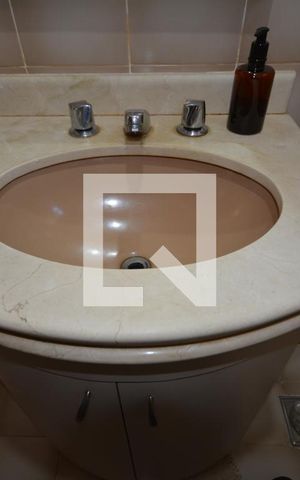 Casa à venda com 536m², 4 quartos e 2 vagasBanheiro de serviço