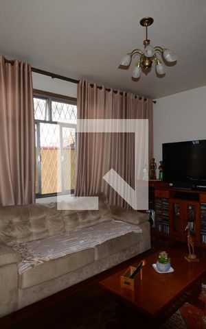 Casa à venda com 536m², 4 quartos e 2 vagasSala