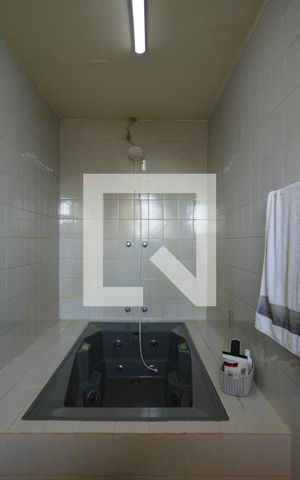 Casa à venda com 536m², 4 quartos e 2 vagasBanheiro da Suíte 1