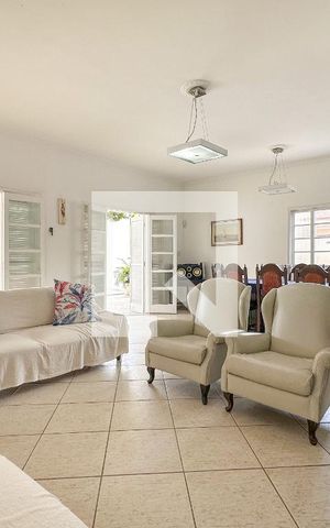 Casa para alugar com 300m², 7 quartos e 3 vagasSala