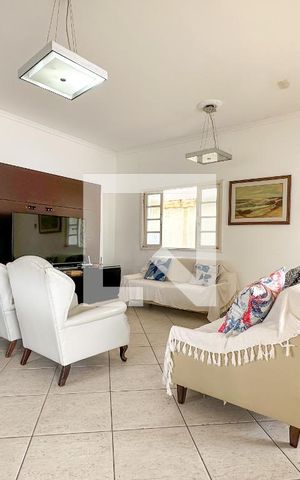 Casa para alugar com 300m², 7 quartos e 3 vagasSala