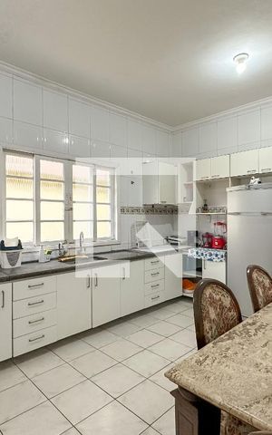 Casa para alugar com 300m², 7 quartos e 3 vagasCozinha