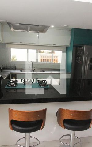 Casa à venda com 280m², 3 quartos e 2 vagas Casa à venda com 280m², 3 quartos e 2 vagasCozinha