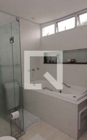 Casa à venda com 280m², 3 quartos e 2 vagas Casa à venda com 280m², 3 quartos e 2 vagasBanheiro da Suíte