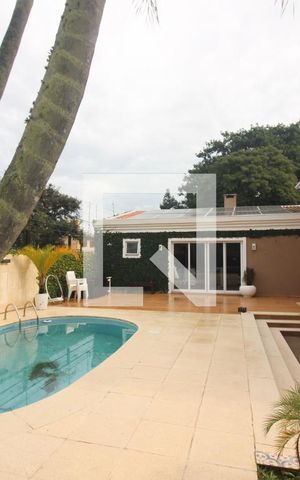 Casa à venda com 280m², 3 quartos e 2 vagas Casa à venda com 280m², 3 quartos e 2 vagasPiscina