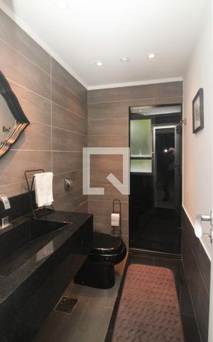 Casa à venda com 280m², 3 quartos e 2 vagas Casa à venda com 280m², 3 quartos e 2 vagasBanheiro 2