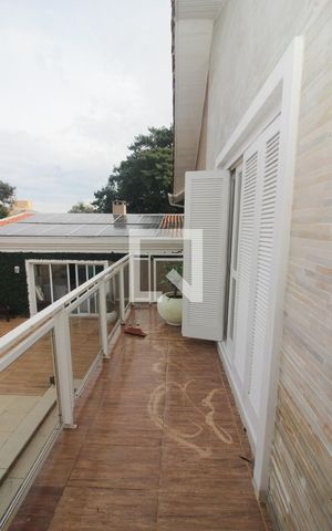 Casa à venda com 280m², 3 quartos e 2 vagas Casa à venda com 280m², 3 quartos e 2 vagasSacada da Sala 2