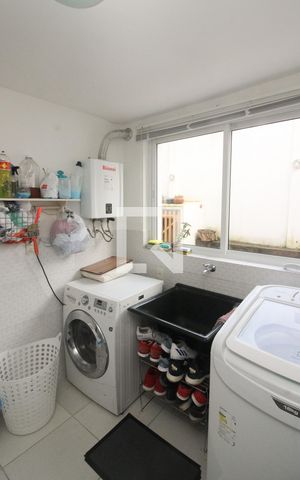 Casa à venda com 280m², 3 quartos e 2 vagas Casa à venda com 280m², 3 quartos e 2 vagasÁrea de Serviço