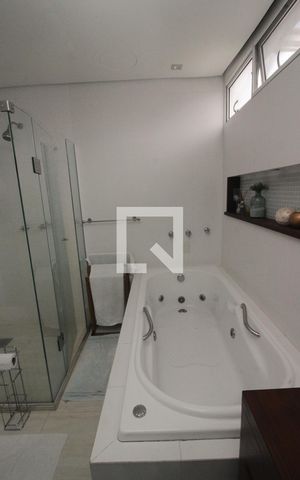 Casa à venda com 280m², 3 quartos e 2 vagas Casa à venda com 280m², 3 quartos e 2 vagasBanheiro da Suíte