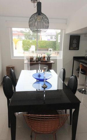 Casa à venda com 280m², 3 quartos e 2 vagas Casa à venda com 280m², 3 quartos e 2 vagasSala de Jantar
