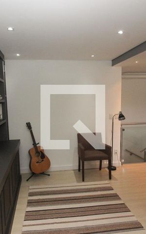 Casa à venda com 280m², 3 quartos e 2 vagas Casa à venda com 280m², 3 quartos e 2 vagasEscritório