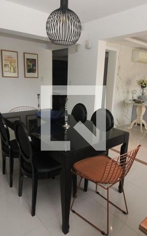 Casa à venda com 280m², 3 quartos e 2 vagas Casa à venda com 280m², 3 quartos e 2 vagasSala de Jantar