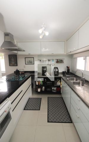 Casa à venda com 280m², 3 quartos e 2 vagas Casa à venda com 280m², 3 quartos e 2 vagasCozinha