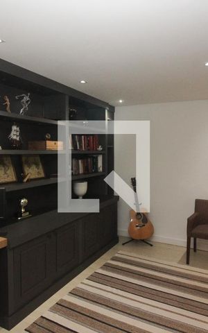 Casa à venda com 280m², 3 quartos e 2 vagas Casa à venda com 280m², 3 quartos e 2 vagasEscritório