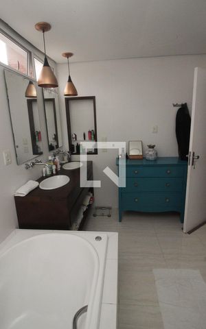 Casa à venda com 280m², 3 quartos e 2 vagas Casa à venda com 280m², 3 quartos e 2 vagasBanheiro da Suíte