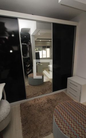 Casa à venda com 280m², 3 quartos e 2 vagas Casa à venda com 280m², 3 quartos e 2 vagasCloset da suíte