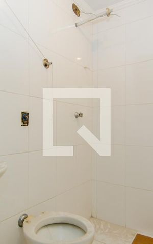 Casa para alugar com 300m², 4 quartos e 7 vagasBanheiro de Serviço