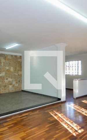 Casa para alugar com 300m², 4 quartos e 7 vagasSala