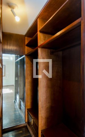 Casa para alugar com 300m², 4 quartos e 7 vagasCloset da Suíte 