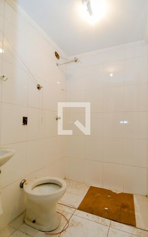 Casa para alugar com 300m², 4 quartos e 7 vagasBanheiro de Serviço