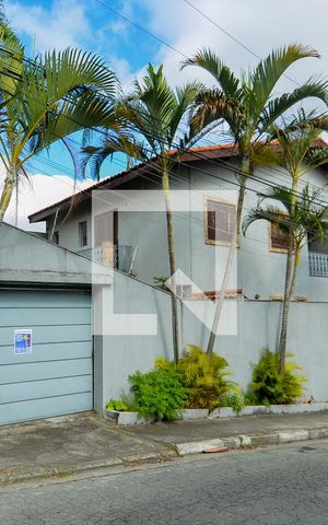 Casa para alugar com 300m², 4 quartos e 7 vagasFachada