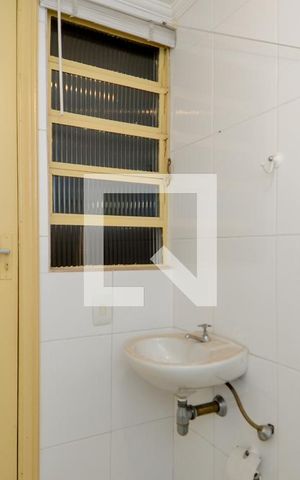 Casa para alugar com 300m², 4 quartos e 7 vagasBanheiro de Serviço