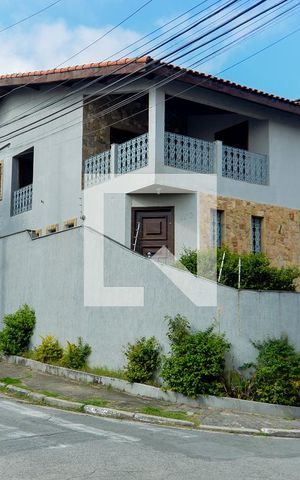 Casa para alugar com 300m², 4 quartos e 7 vagasFachada