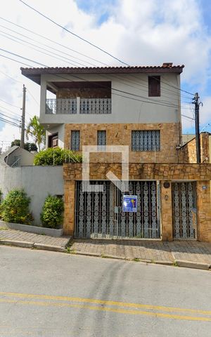 Casa para alugar com 300m², 4 quartos e 7 vagasFachada