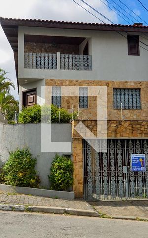 Casa para alugar com 300m², 4 quartos e 7 vagasFachada