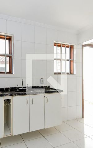 Casa para alugar com 300m², 4 quartos e 7 vagasCozinha