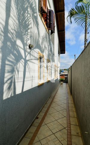 Casa para alugar com 300m², 4 quartos e 7 vagasCorredor Lateral 