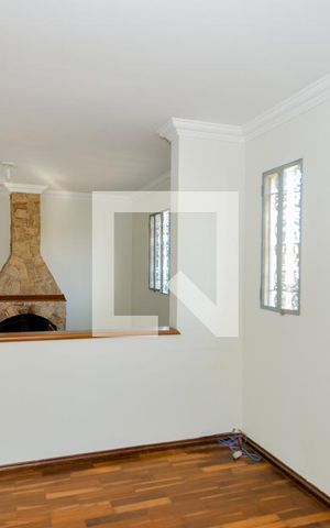 Casa para alugar com 300m², 4 quartos e 7 vagasSala