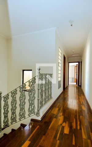 Casa para alugar com 300m², 4 quartos e 7 vagasCorredor dos Dormitórios 