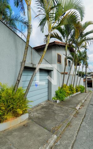 Casa para alugar com 300m², 4 quartos e 7 vagasFachada