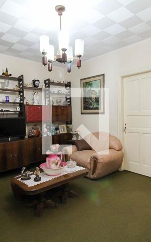 Casa à venda com 240m², 3 quartos e 1 vaga Casa à venda com 240m², 3 quartos e 1 vagaSala