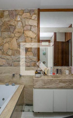 Casa à venda com 450m², 5 quartos e 3 vagasBanheiro da Suíte 1