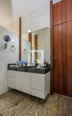 Casa à venda com 450m², 5 quartos e 3 vagasBanheiro Semi - Suítes