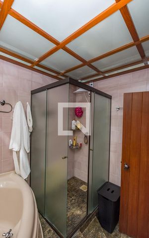 Casa à venda com 450m², 5 quartos e 3 vagasBanheiro da Suíte 2